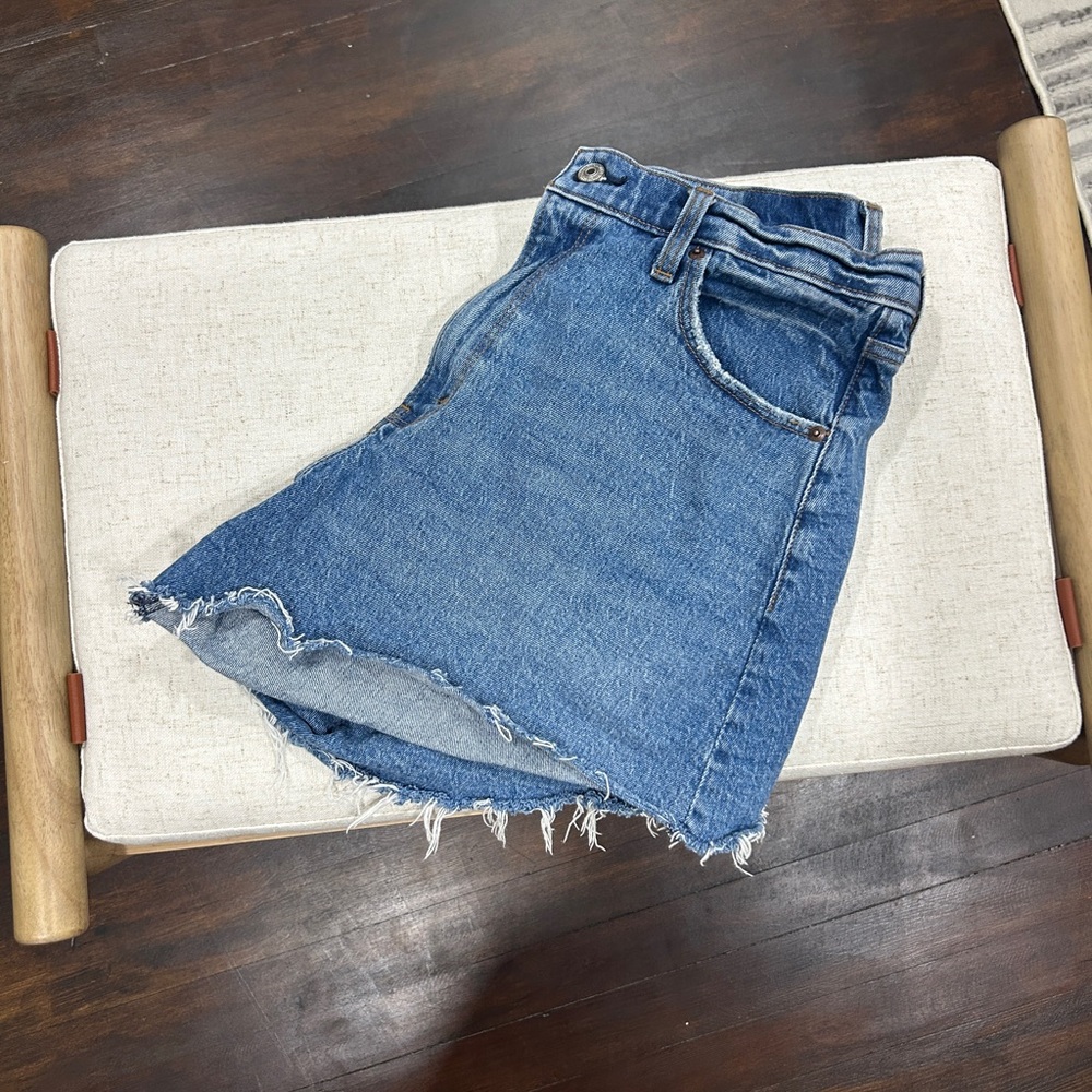 Abercrombie & Fitch Women’s Curve Love High Rise 90’s Cutoff Short